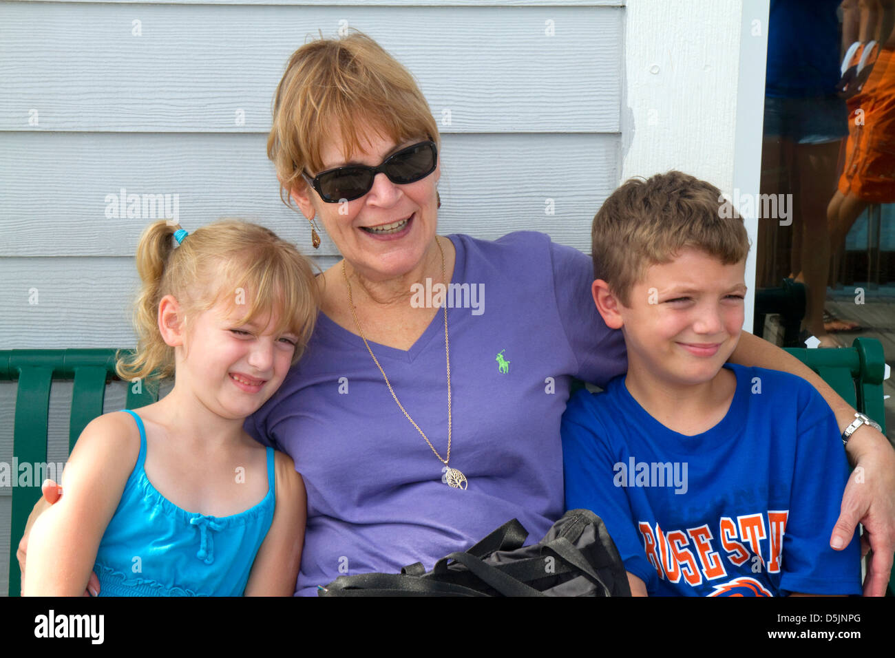 Nonna visita con il suo grand i bambini a Tampa, Florida, Stati Uniti d'America. Foto Stock