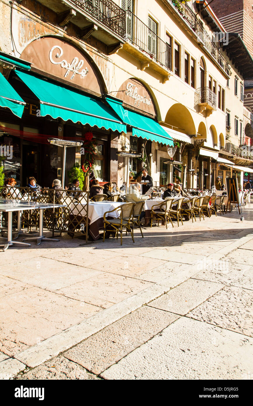 Sidewalk Café in Piazza delle Erbe. Foto Stock