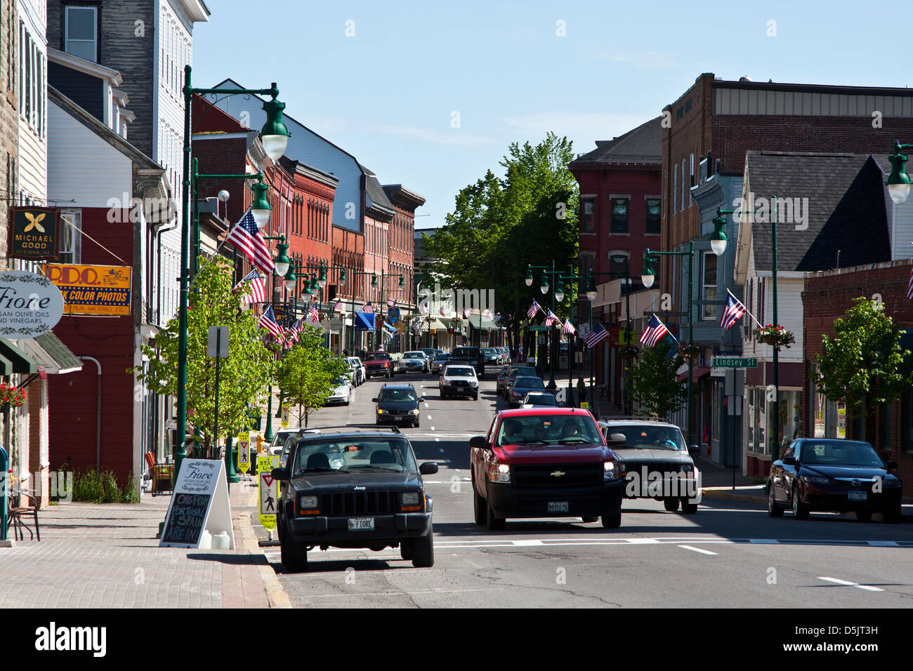 Rockland Maine, Main Street, il principale quartiere degli affari di questa piccola Nuova Inghilterra città portuale. Foto Stock