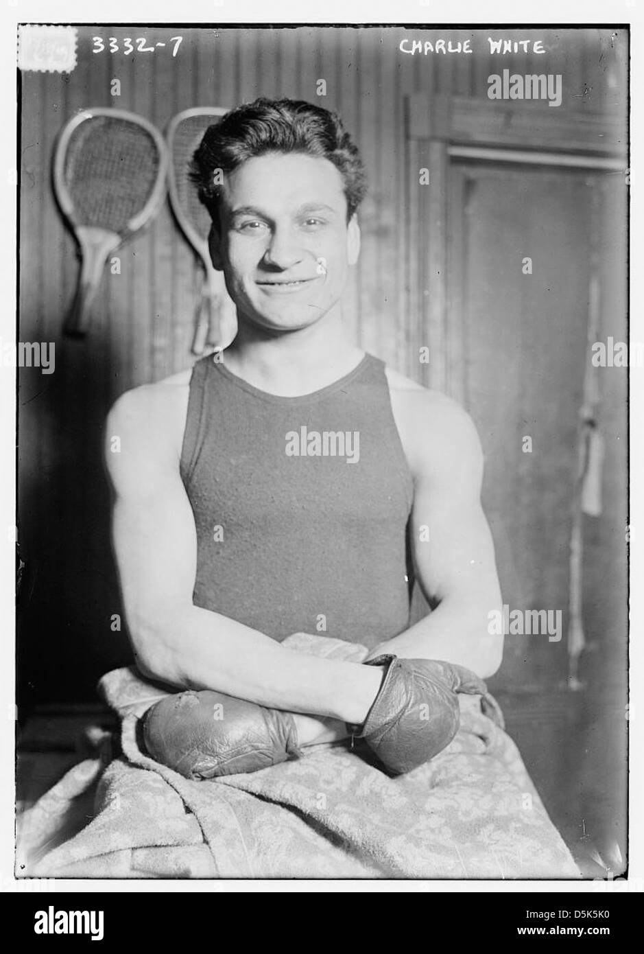 Un ritratto di Charley White, un pugile americano leggero, catturato all'inizio del XX secolo. White era noto per il suo atletismo e per il suo contributo al mondo della boxe. Foto Stock