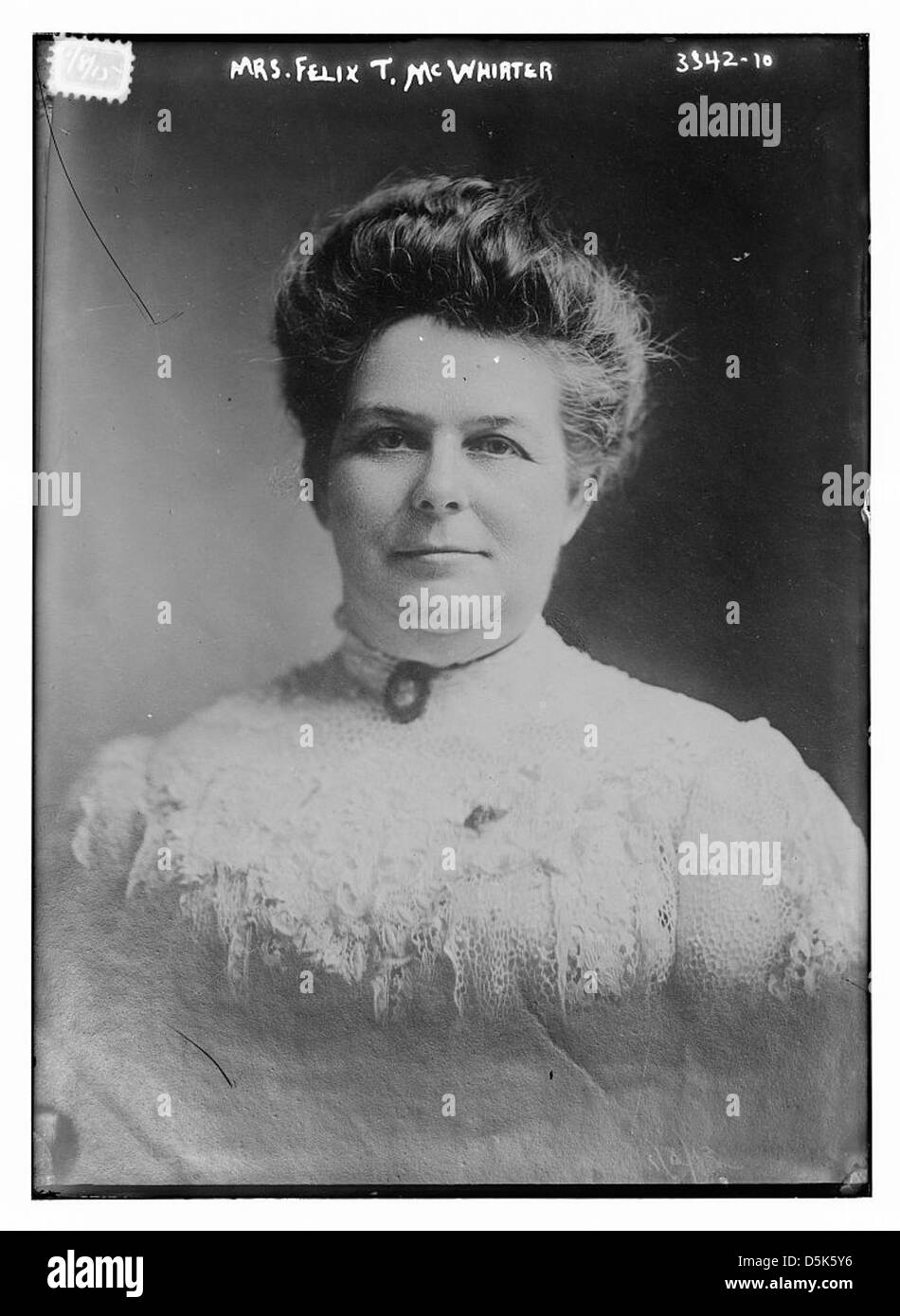 Un ritratto della signora Felix T. McWhirter, che la presenta in un vestito bianco con un leggero sorriso, catturato dalla Biblioteca del Congresso. Foto Stock