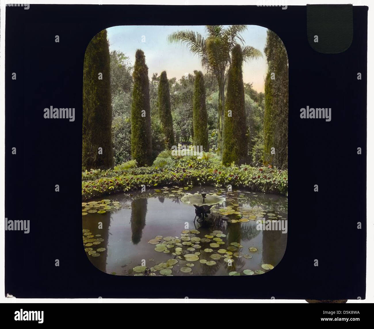 Glendessary è la casa di Robert Cameron Rogers, situata in Glendessary Lane a Mission Heights, Santa Barbara, California. L'immagine mette in evidenza l'architettura della casa e i giardini circostanti. Foto Stock