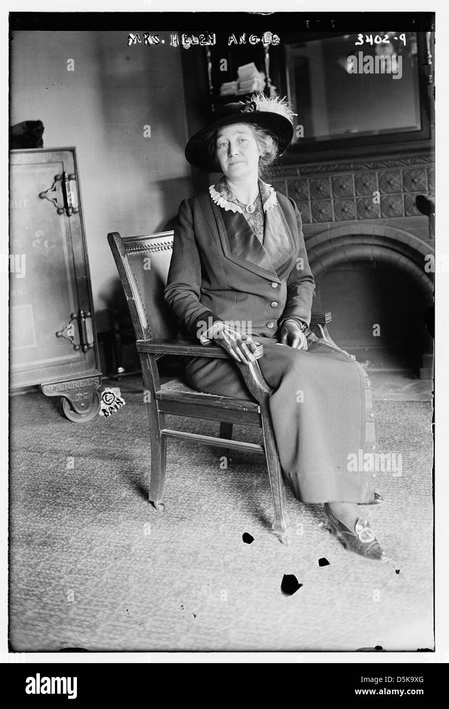 L'immagine raffigura la signora Helen Angel, coinvolta in un caso di crimine a Bridgeport, Connecticut. La fotografia, parte della collezione Library of Congress, la raffigura in un momento legato ad un processo di alto profilo all'inizio del XX secolo. Foto Stock