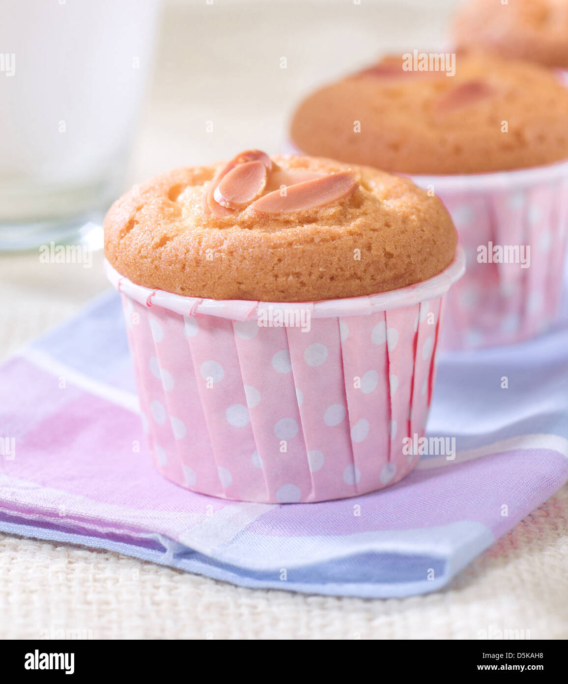 Deliziose tortine topping con mandorla Nizza per party snack Foto Stock