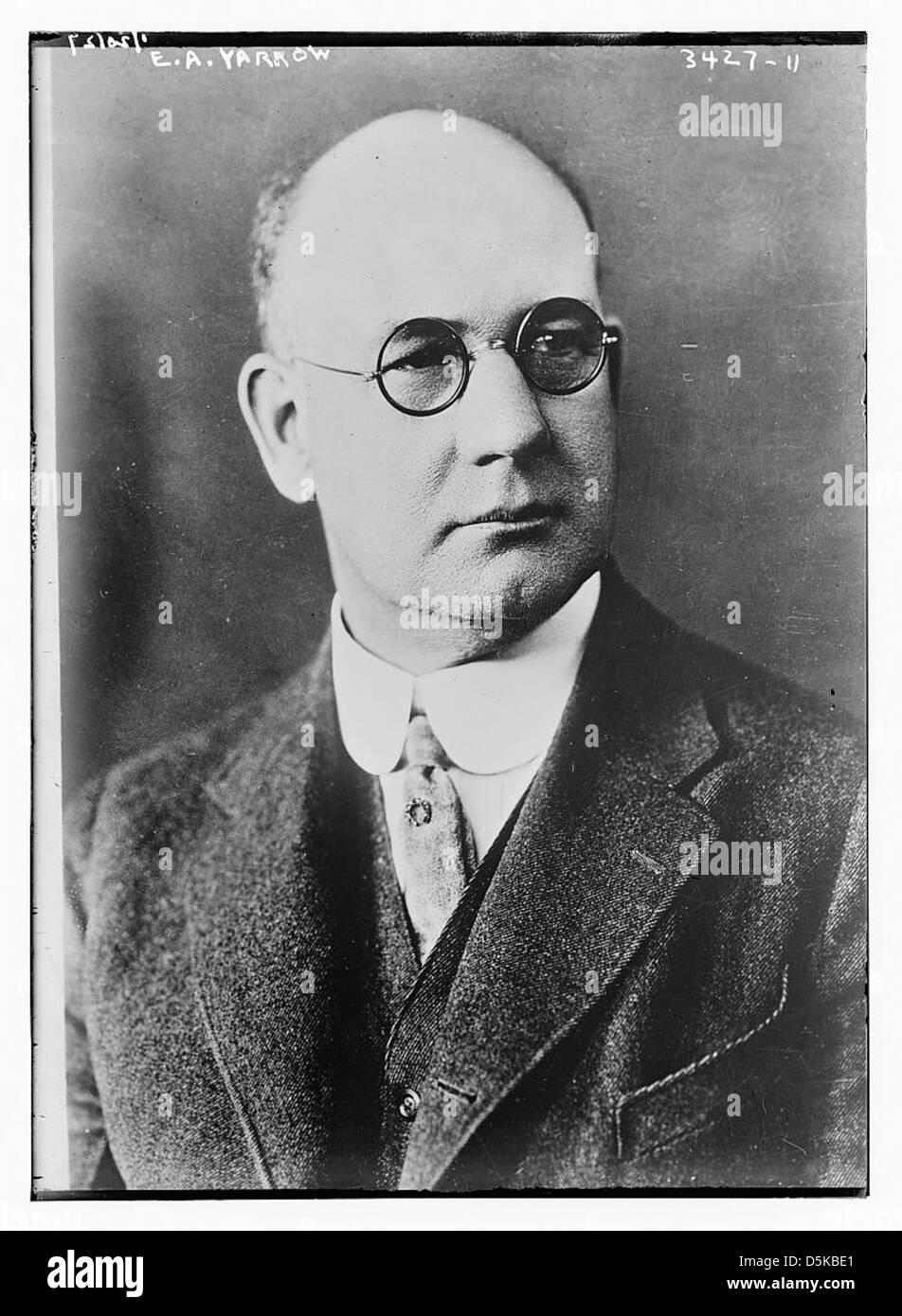 Un ritratto di Ernest Albert Yarrow, un operaio del vicino Oriente Relief, scattato nel 1927. Yarrow contribuì agli sforzi di soccorso nel Caucaso, in Turchia e in Armenia durante un periodo di crisi umanitaria nella regione. Foto Stock