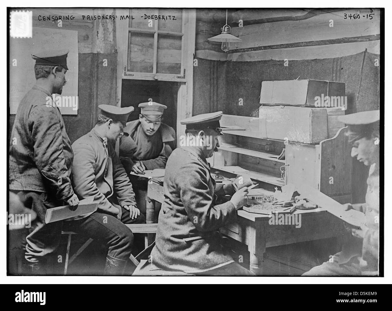 Questa immagine mostra la posta dei prigionieri censurata a Camp Doberitz in Germania durante la prima guerra mondiale, parte degli sforzi in tempo di guerra per controllare le informazioni tra i soldati. Foto Stock