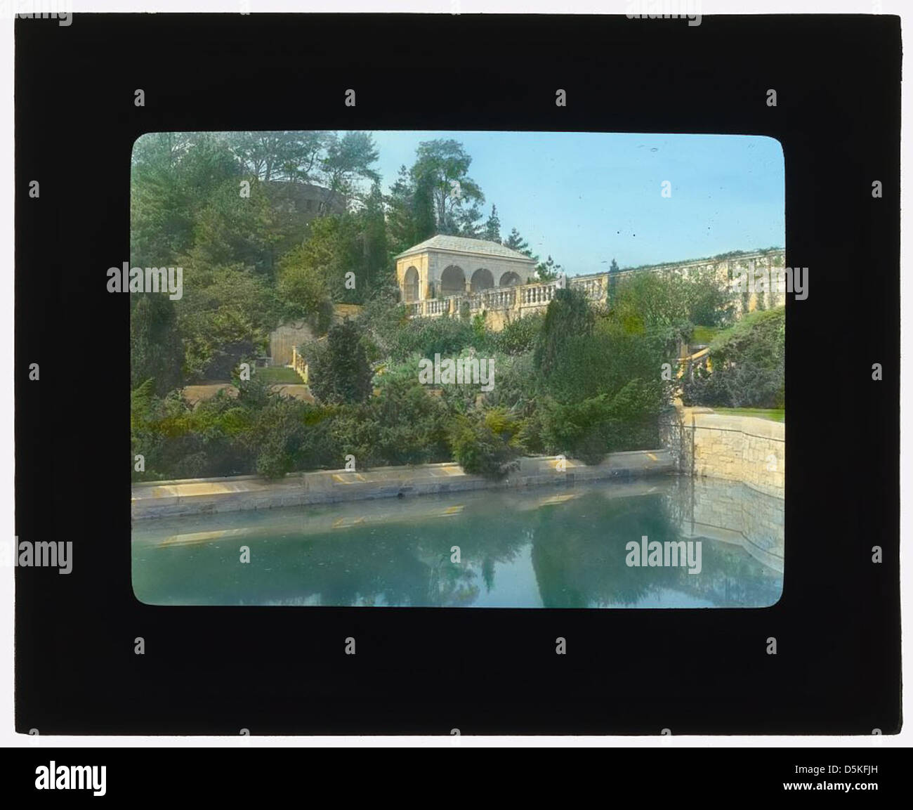 La casa di George Dupont Pratt, conosciuta anche come 'Killenworth', si trova a Glen Cove, New York. Questa dimora storica riflette lo stile di vita benestante dei primi anni del XX secolo nella regione. Foto Stock