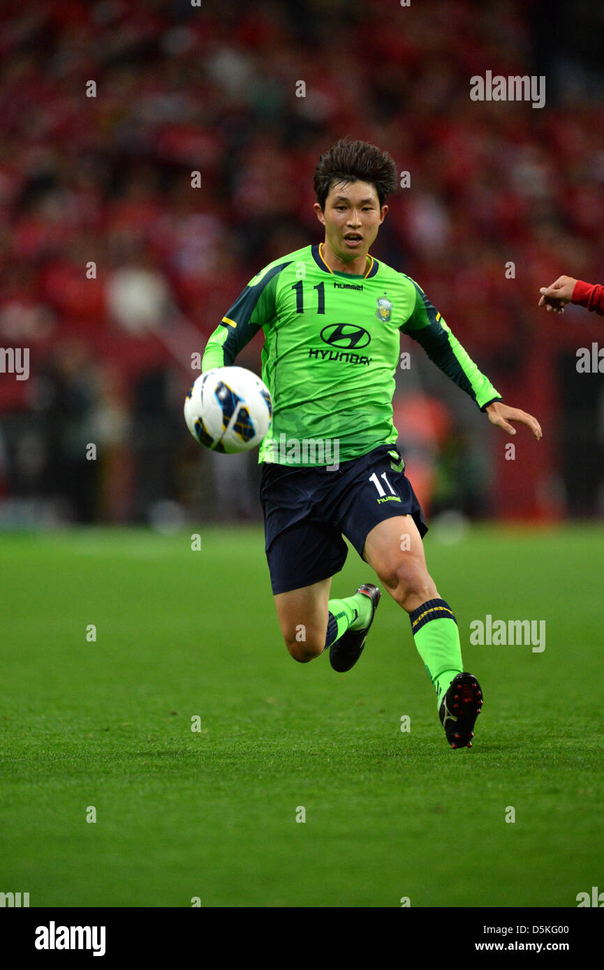 Lee Seung Gi (Jeonbuk Hyundai), 3 aprile 2013 - Calcio /Soccer : AFC Champions League 2013 Gruppo F durante la giornata-3,tra Urawa Reds (JPN) 1-3 Jeonbuk Hyundai Motors FC (KOR) a Saitama Stadium 2002, Saitama, Giappone . (Foto di Giu Tsukida/AFLO SPORT) Foto Stock