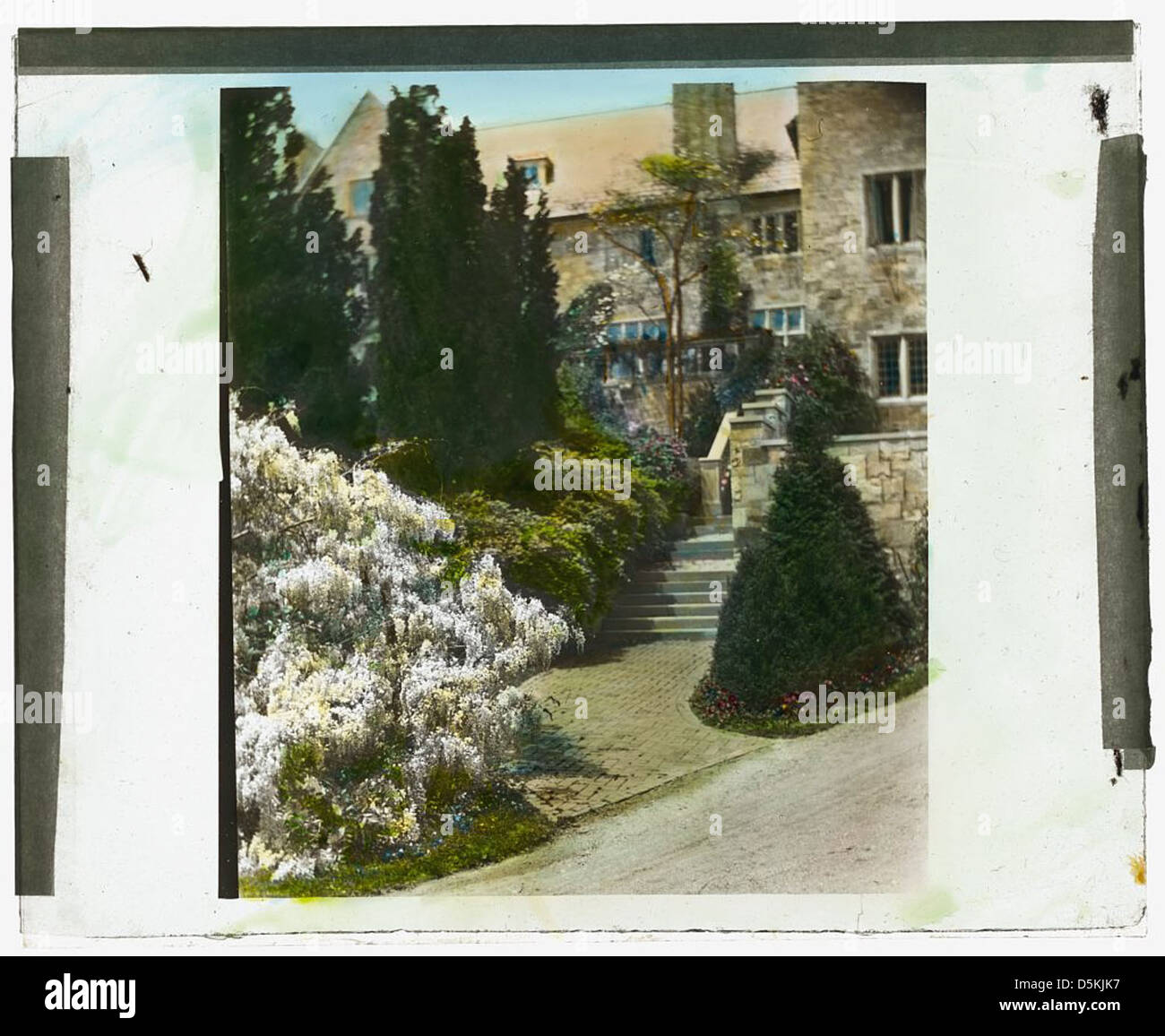 Una fotografia storica di Killenworth, la casa di George Dupont Pratt a Glen Cove, New York, che mostra il suo design architettonico. Questa tenuta è conosciuta per il suo importante significato storico e la splendida posizione. Foto Stock