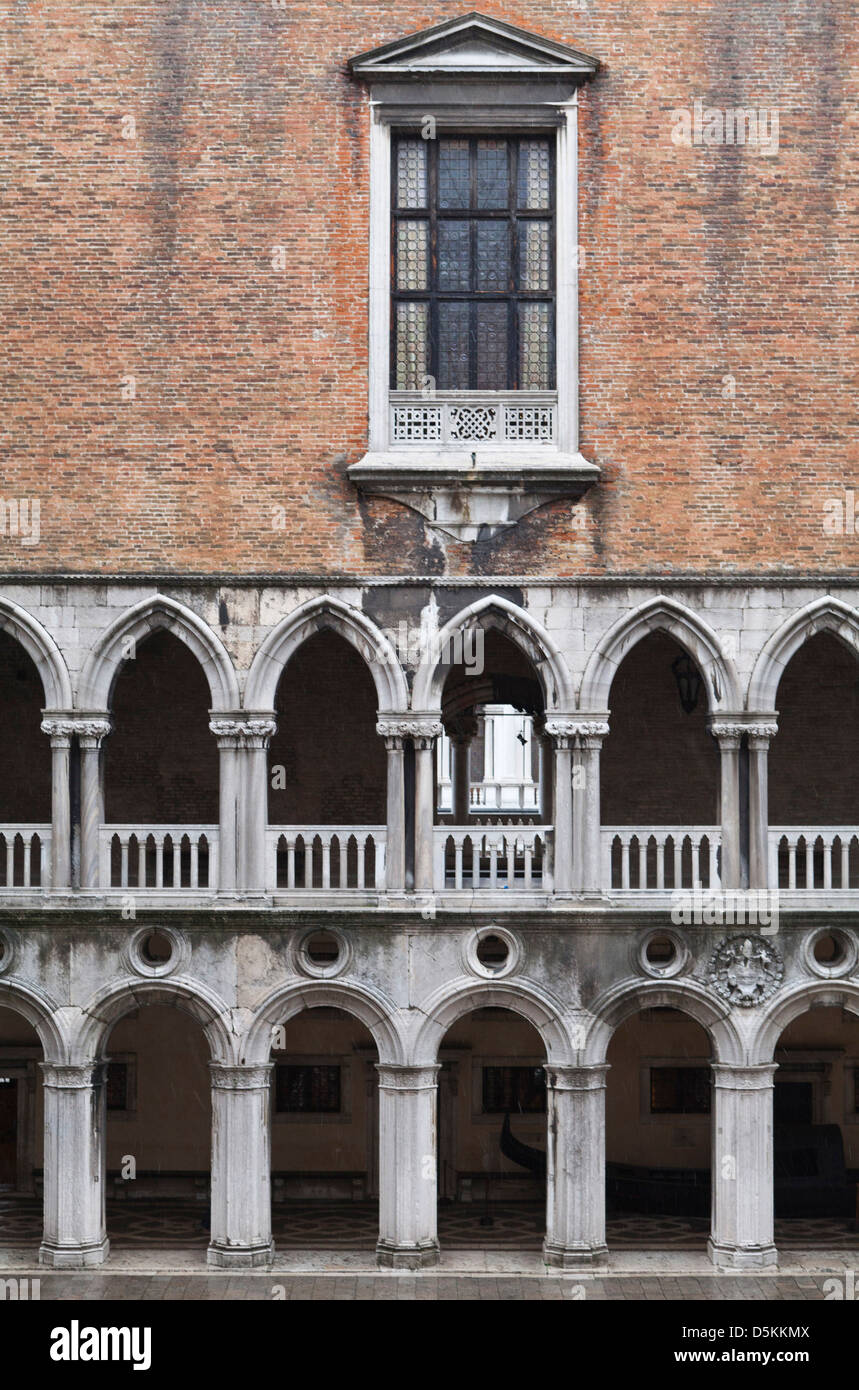 Gotico veneziano di architettura bizantina e architettura moresca lo stile ha avuto origine nel XIV secolo Venezia. Foto Stock