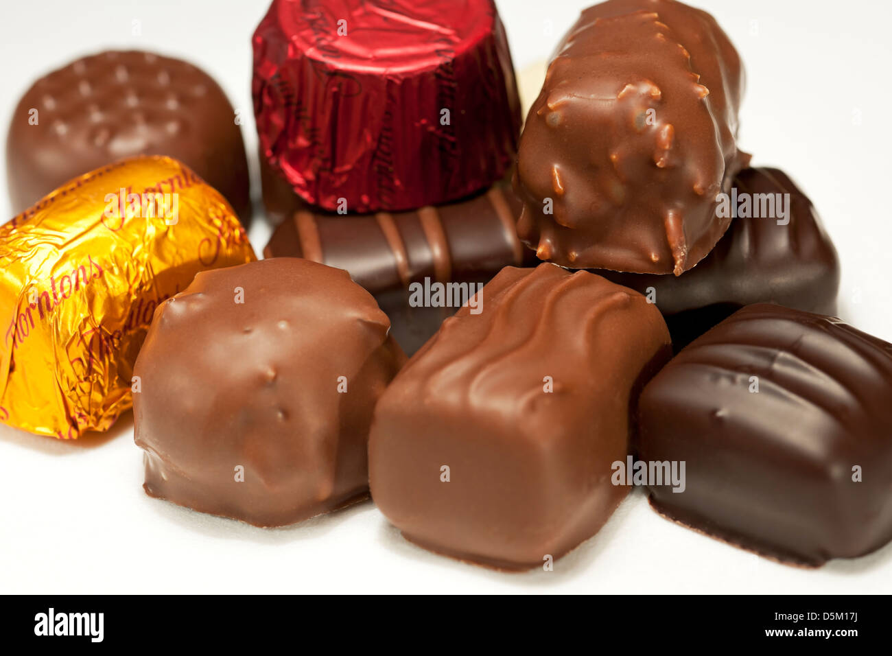 Primo piano di una selezione di cioccolatini assortiti di Thornton caramella Foto Stock