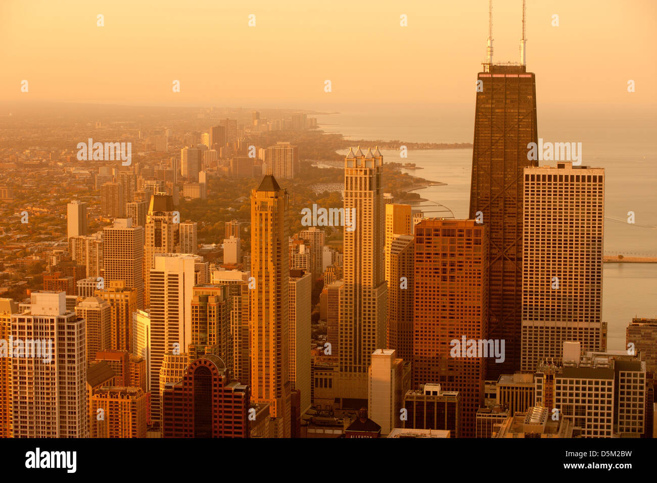 JOHN hancock tower skyline del centro da MID AMERICA CLUB PRESSO IL CENTRO DI AON DOWNTOWN CHICAGO ILLINOIS USA Foto Stock