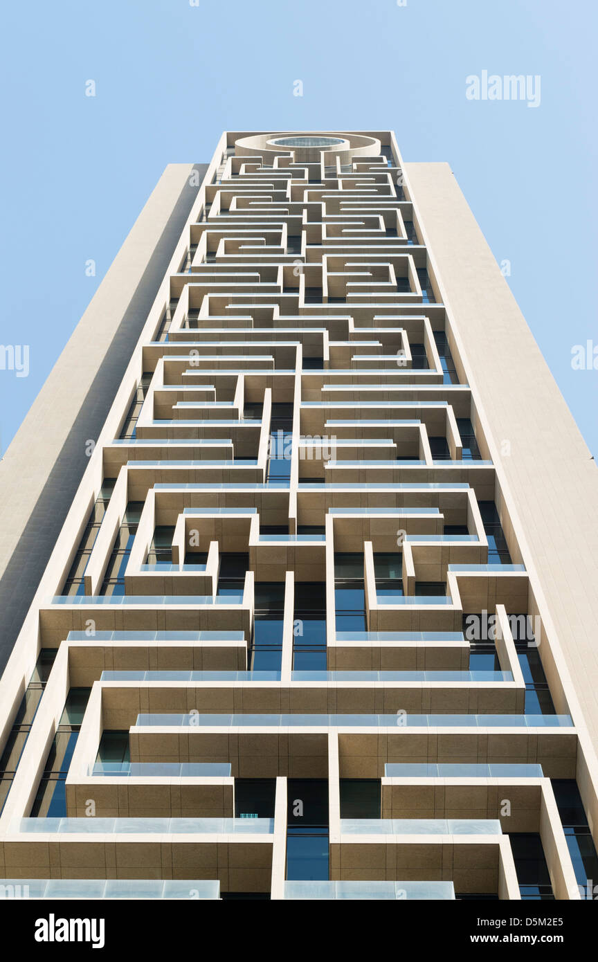 Dettaglio di dettagli architettonici moderni sul nuovo alto edificio di appartamenti in Dubai Emirati Arabi Uniti Foto Stock