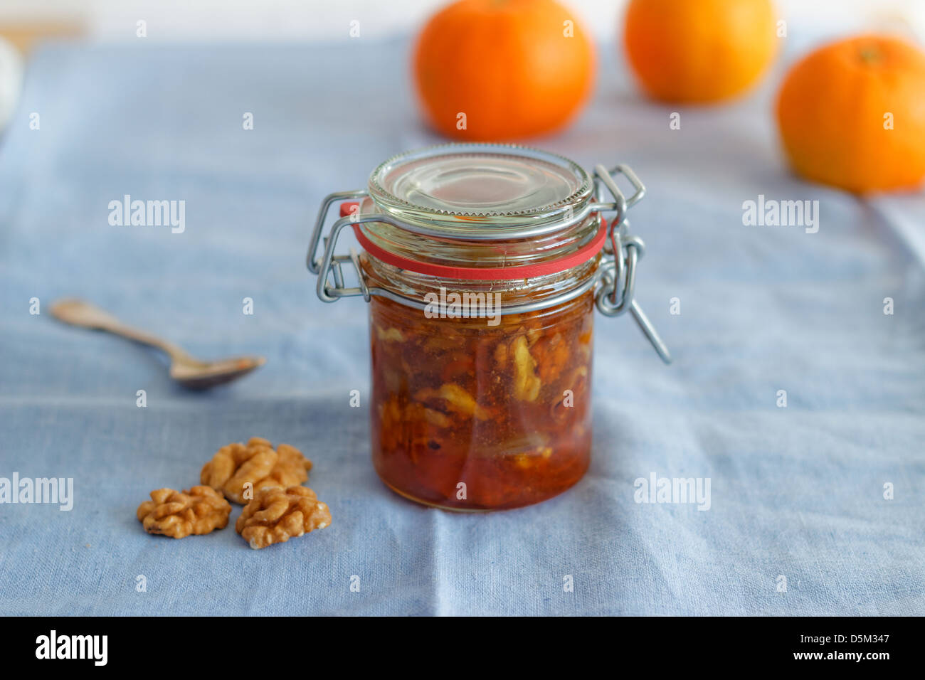Marmellata di arance con le noci Foto Stock
