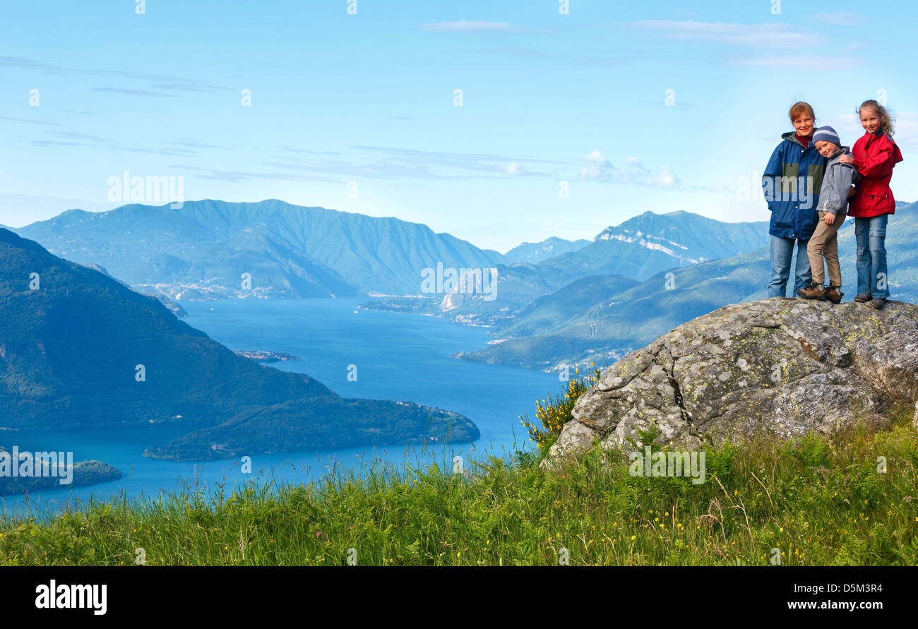 Lago alpino di Como estate vista dalla cima della montagna e la famiglia (Italia) Foto Stock