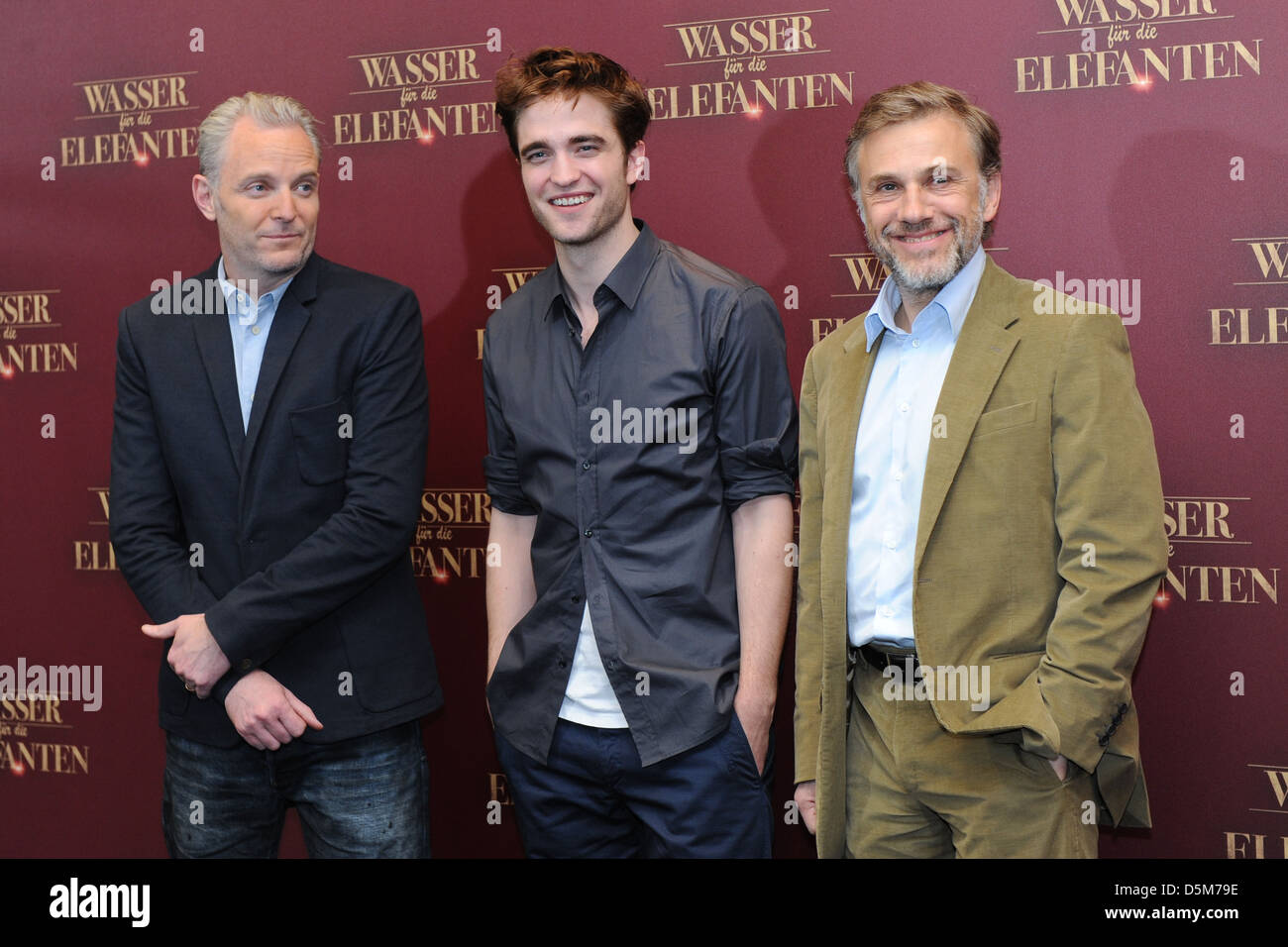 Francis Lawrence e Robert Pattinson e Christoph Waltz a photocall il film 'Acqua gli elefanti' all Hotel de Foto Stock