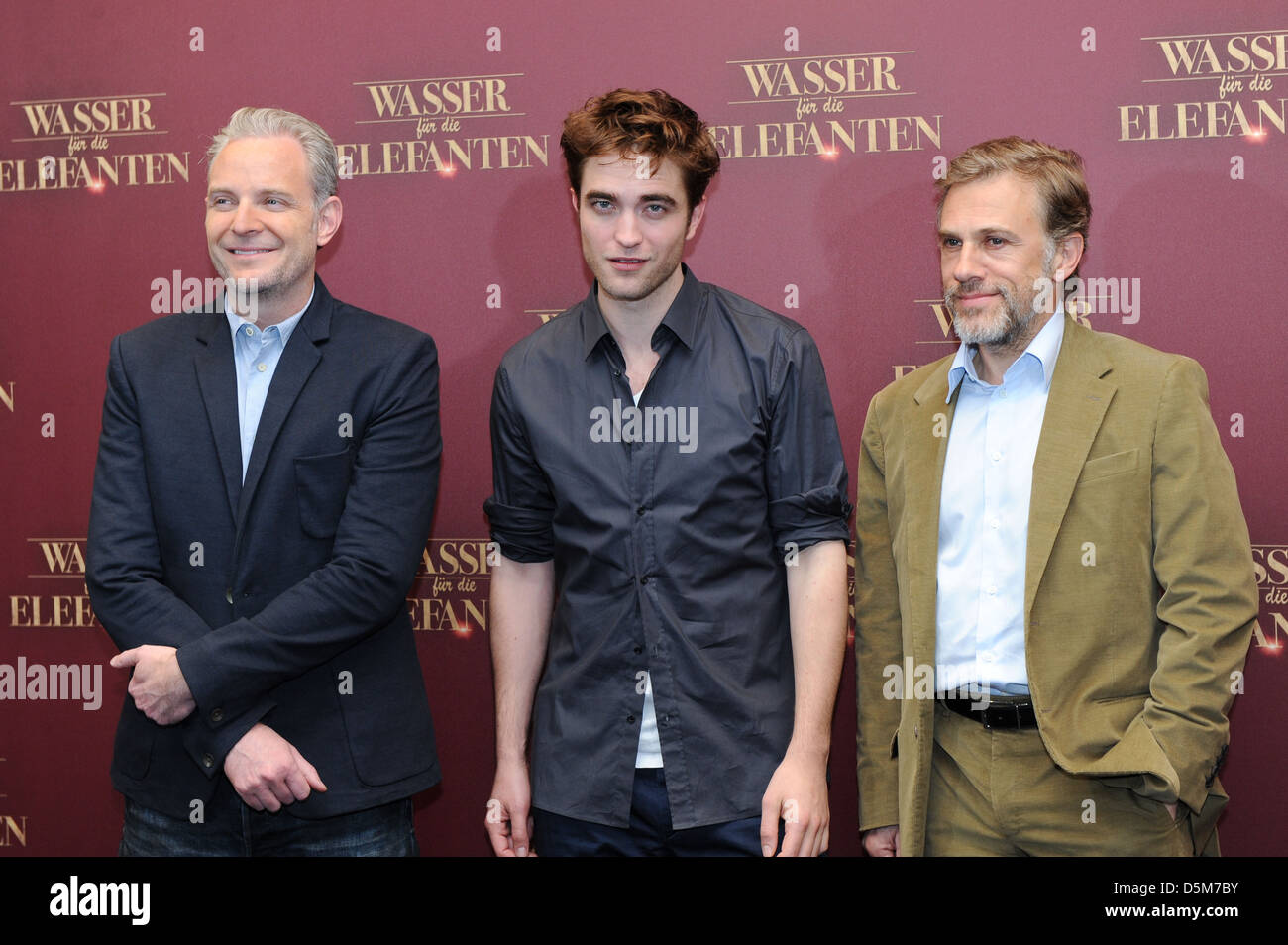 Francis Lawrence e Robert Pattinson e Christoph Waltz a photocall il film 'Acqua gli elefanti' all Hotel de Foto Stock