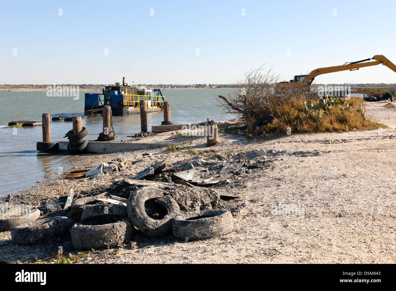 Aspirazione idraulico dragare creazione di habitat per la flora e la fauna. Foto Stock