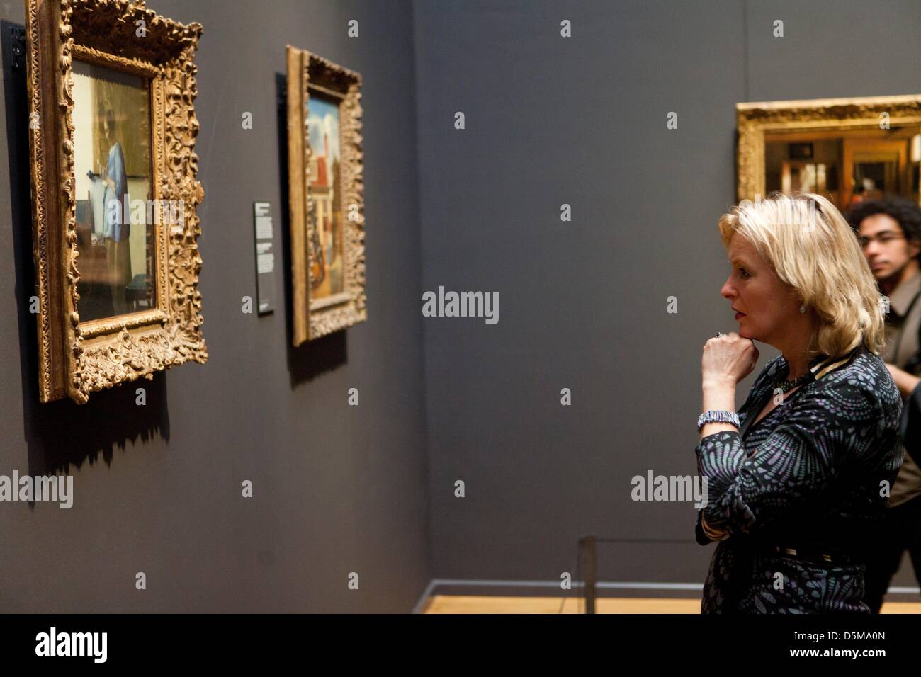 Ministro olandese dell'istruzione, della cultura e delle scienze: Jet Bussemaker in apertura del Rijksmuseum di Amsterdam Foto Stock