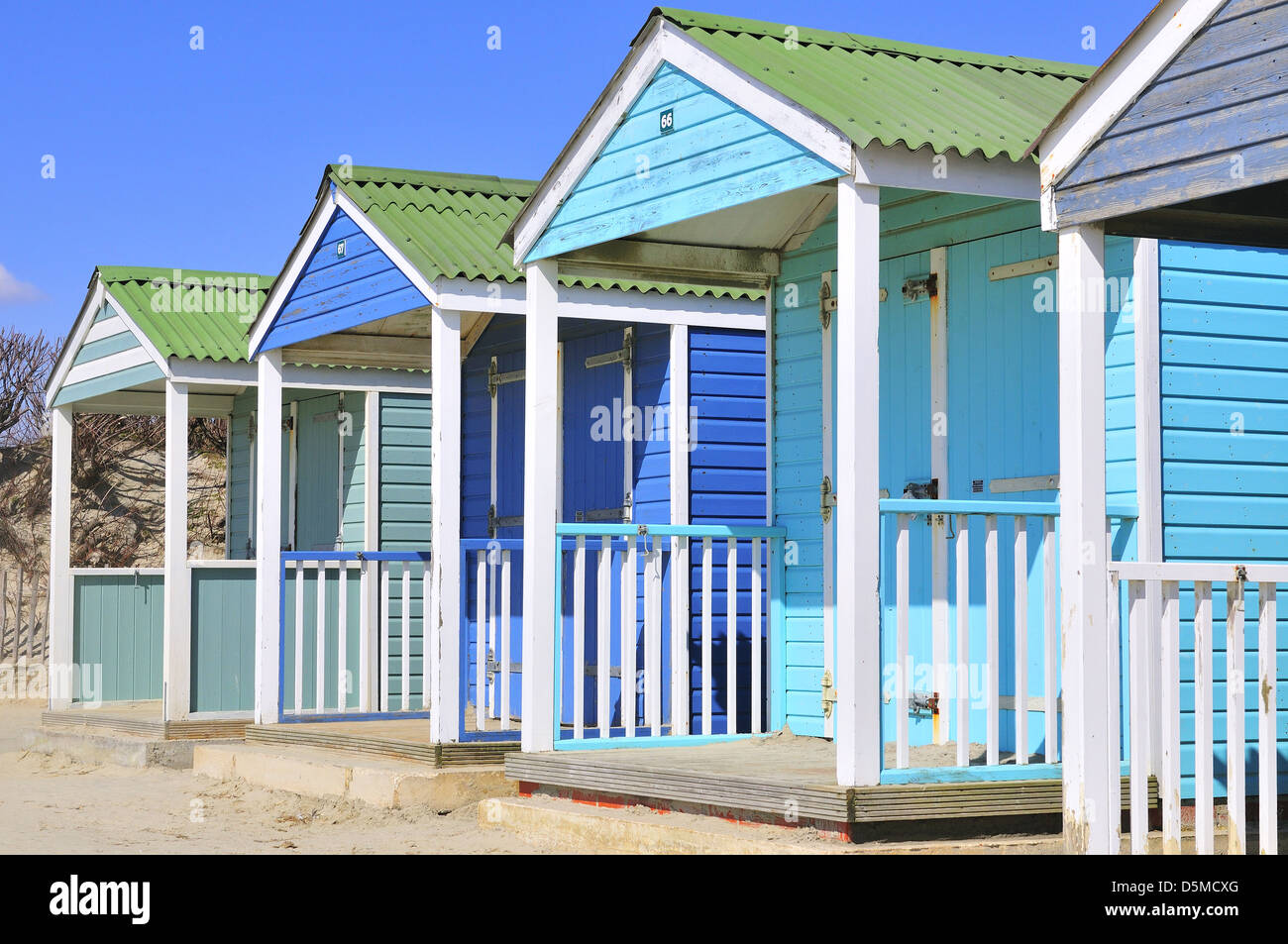 Pittoresca spiaggia di capanne sulla West Wittering Beach, West Wittering, Nr Chichester, West Sussex, in Inghilterra, Regno Unito Foto Stock