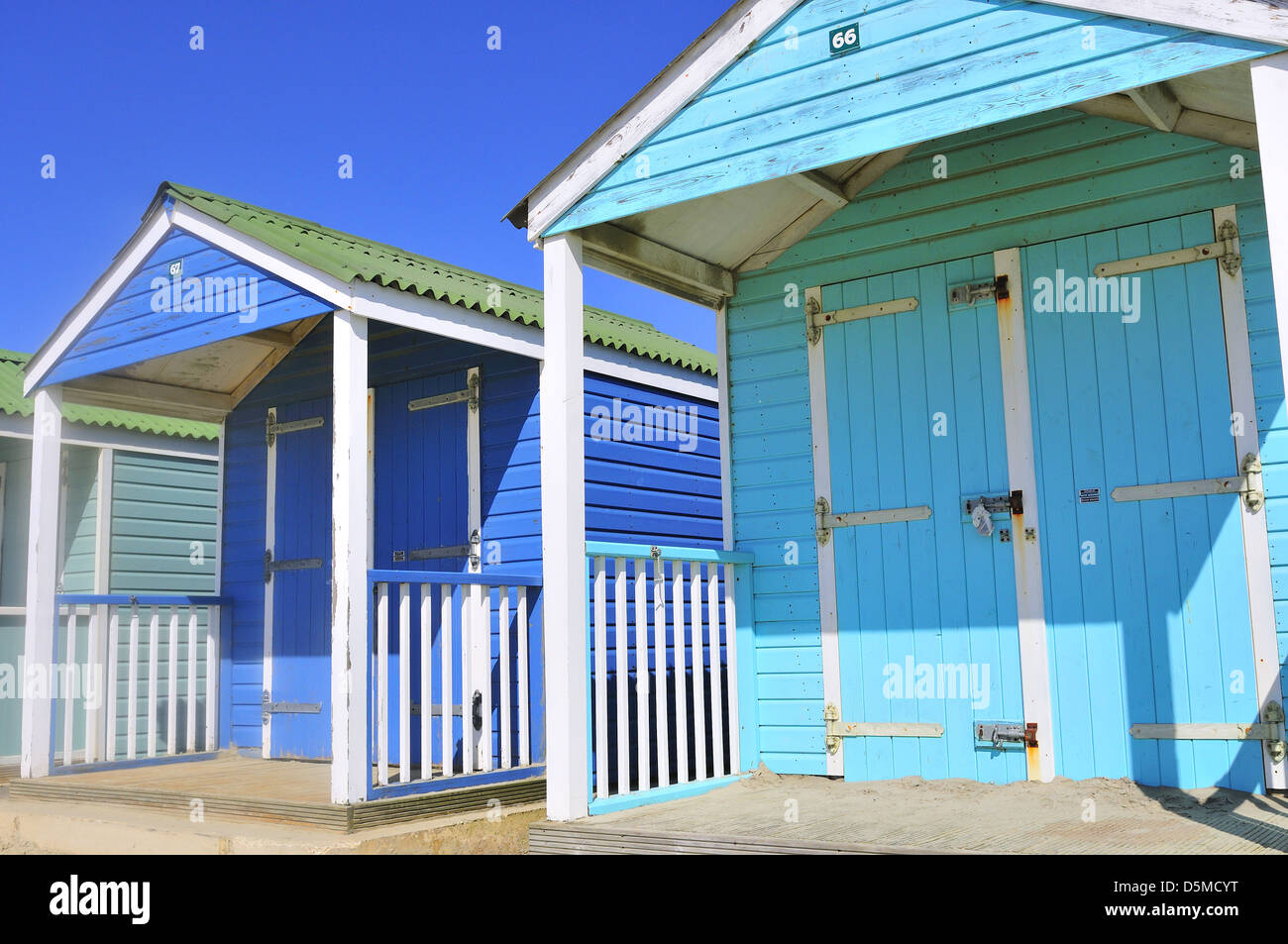 Pittoresca spiaggia di capanne sulla West Wittering Beach, West Wittering, Nr Chichester, West Sussex, in Inghilterra, Regno Unito Foto Stock