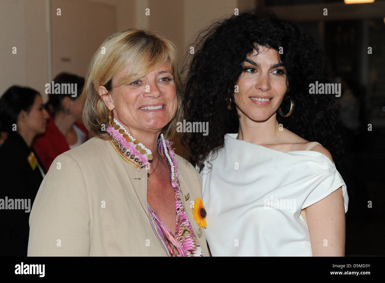 Claudia Rutt e Janine bianco al DKMS Ladies Pranzo presso Hotel Alliance. Berlino, Germania Foto Stock