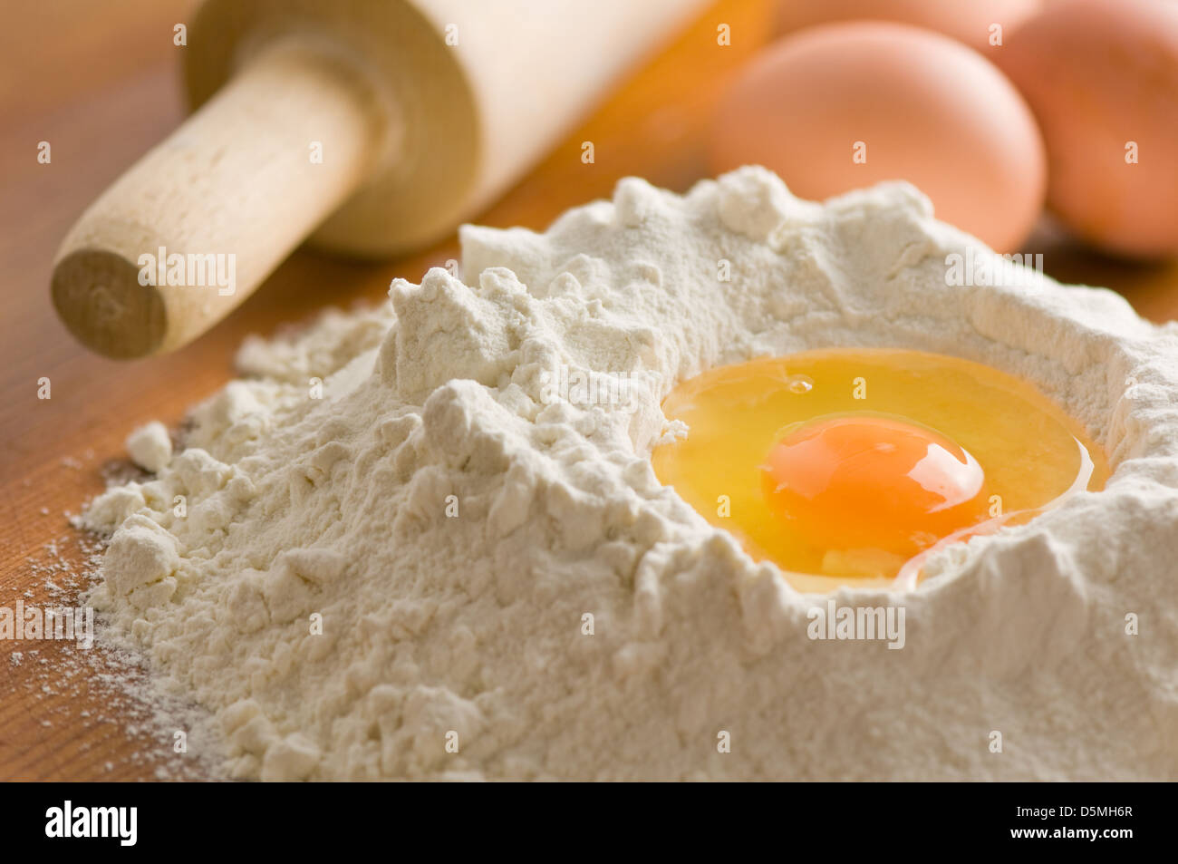 Farina e uova close up Foto Stock