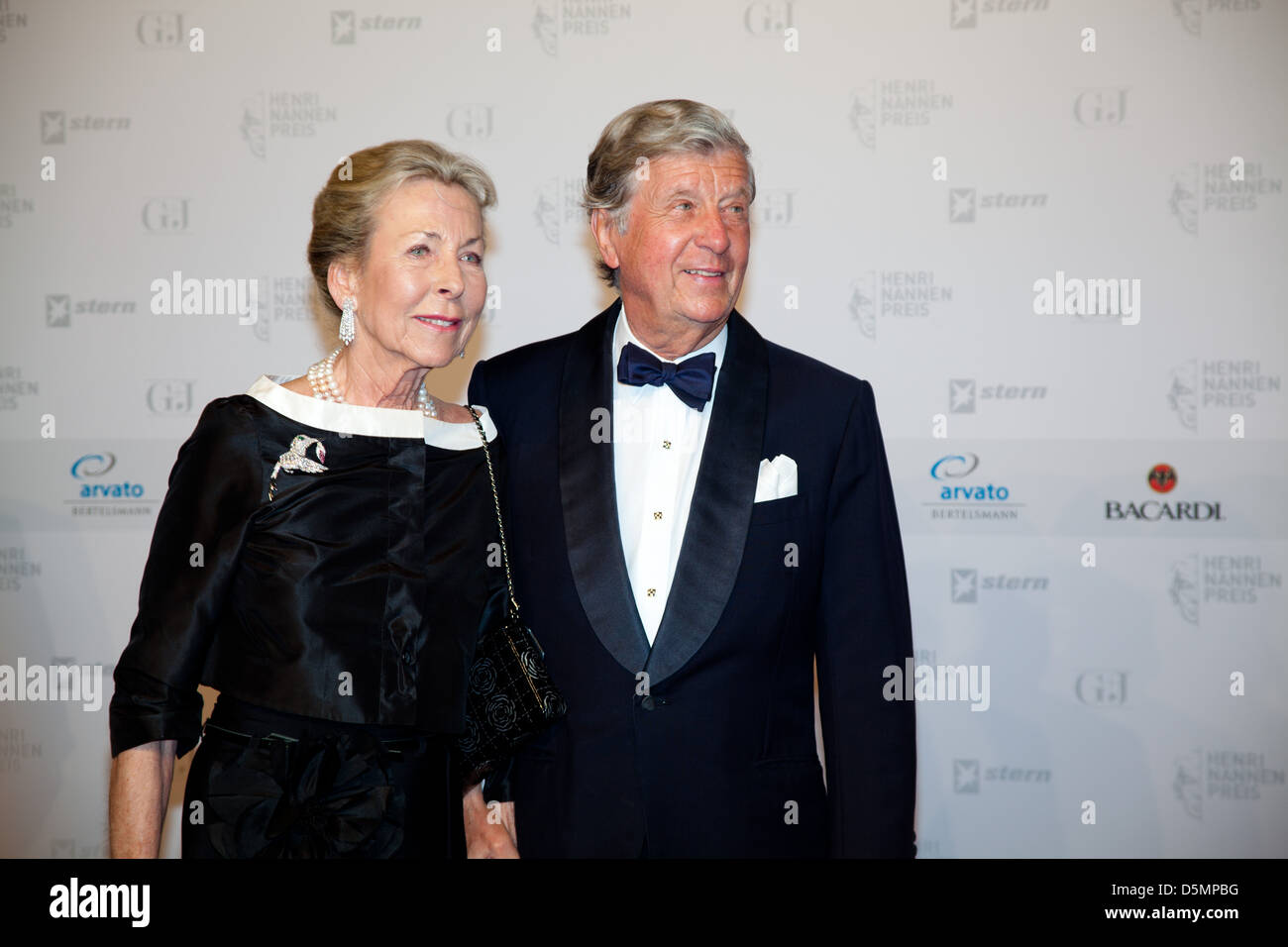 Albert Darboven e moglie presso la Henry Nannen Preis award a Hamburger Schauspielhaus di Amburgo, Germania - 06.05.2011 Foto Stock