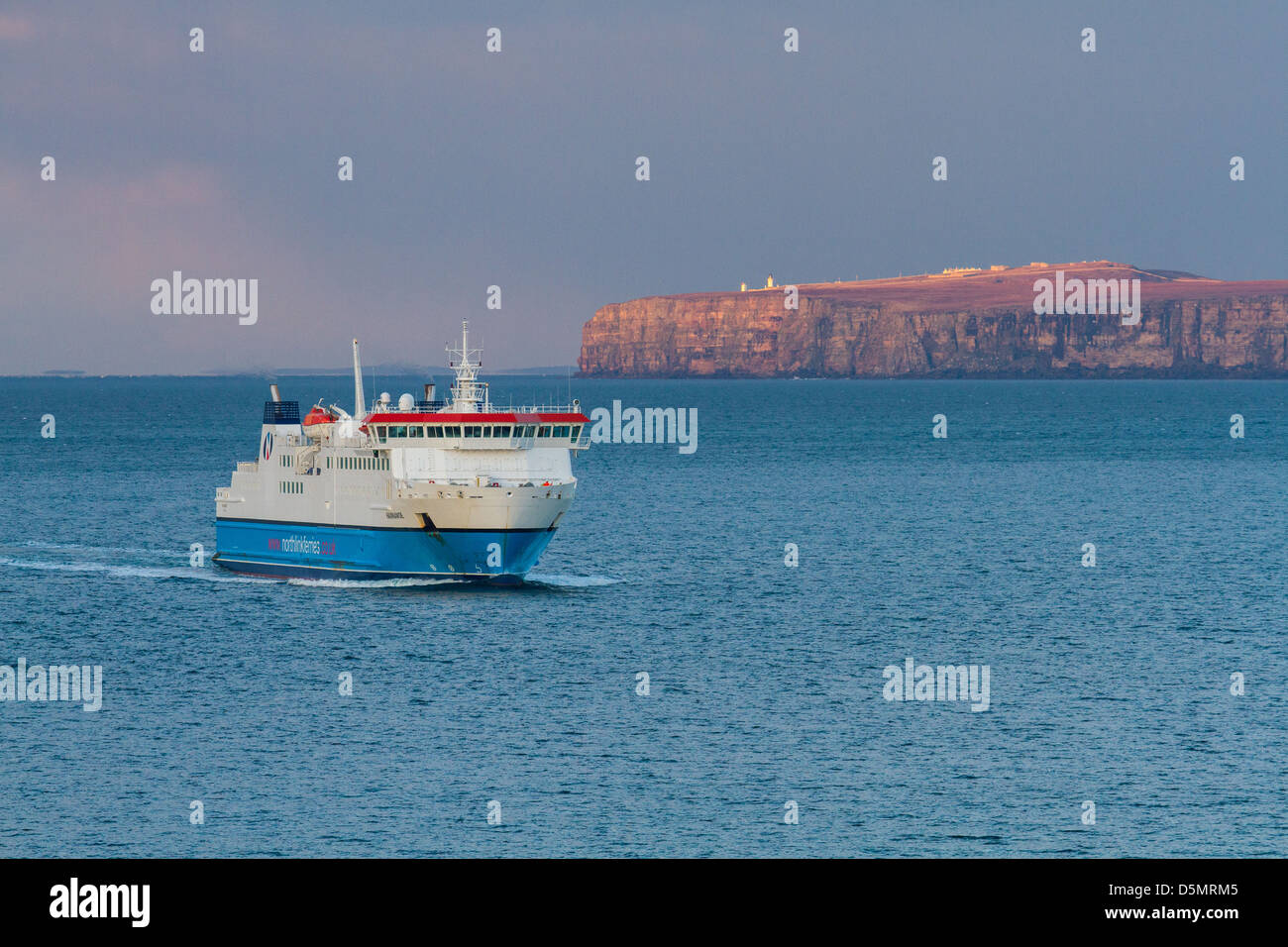 MV Hamnavoe arrivando a Scrabster Foto Stock