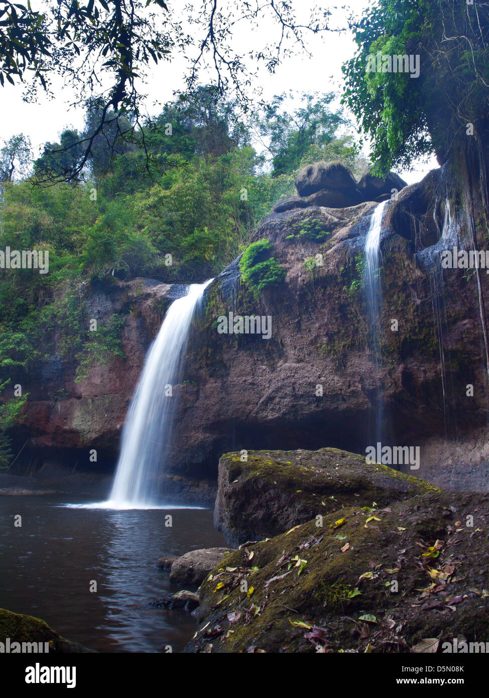 Haew Suwat cascata Foto Stock