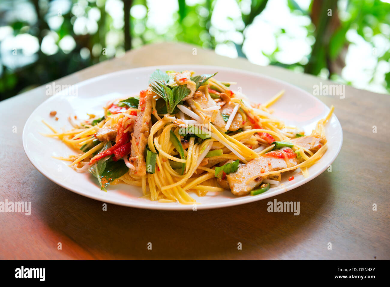 Green mango e insalata di tofu in Thailandia Foto Stock