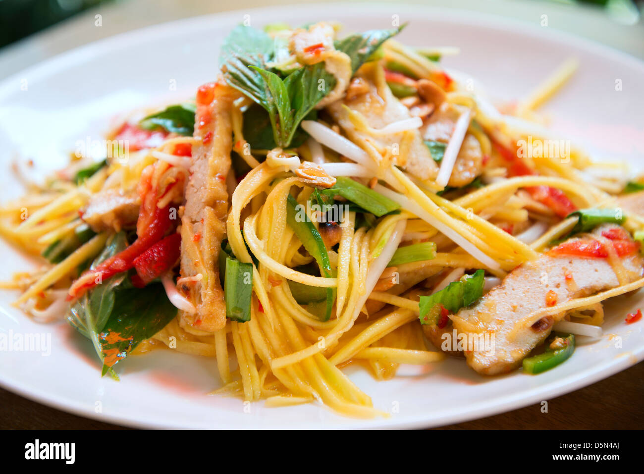 Green mango e insalata di tofu in Thailandia Foto Stock