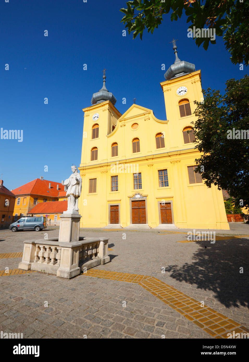 Osijek - Tvrđa (Cittadella) Chiesa di St. Michael con due torri (1725-1748) fu costruita dai Gesuiti Foto Stock