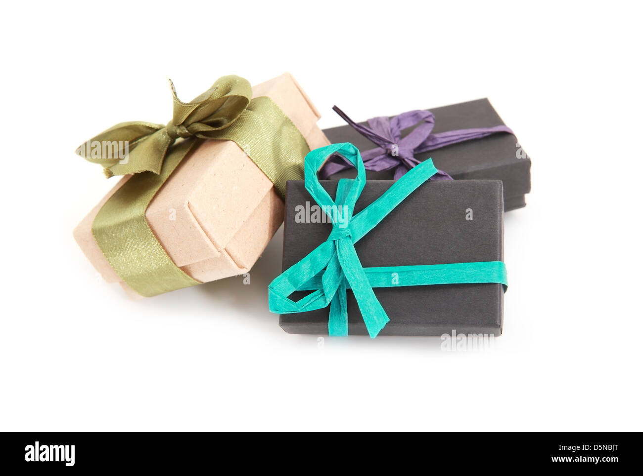 Decorate confezioni regalo su sfondo bianco Foto Stock