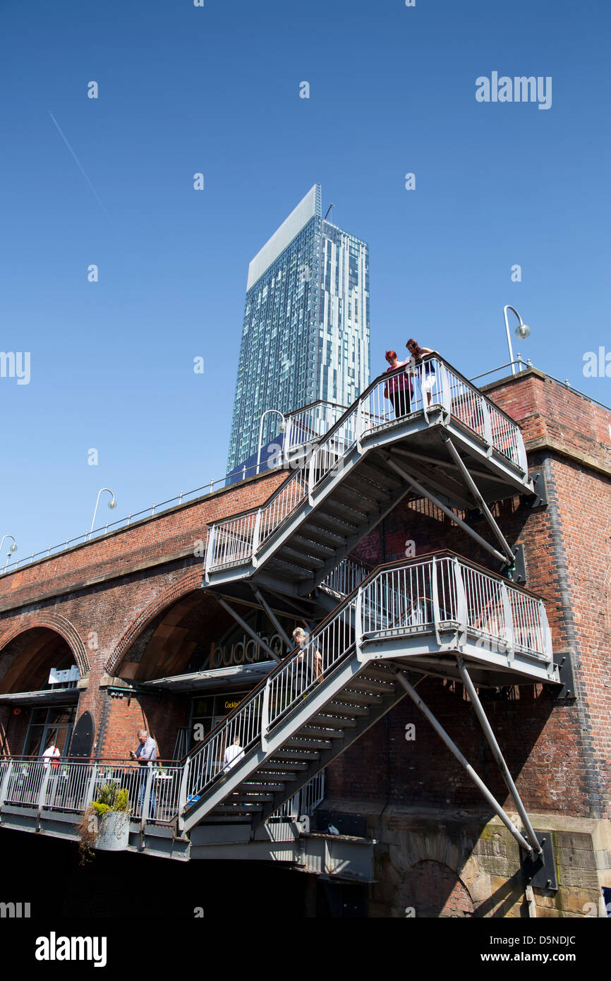 Ian Simpson architetto disegnò Beetham Tower windows su Deansgate Manchester Inghilterra settentrionale UK Beetham Tower Foto Stock