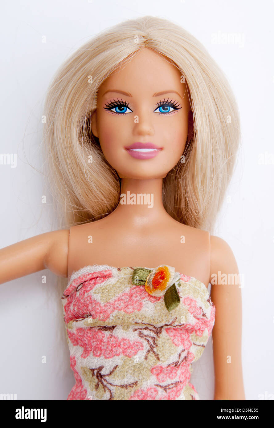 Barbie doll white dress immagini e fotografie stock ad alta risoluzione -  Alamy