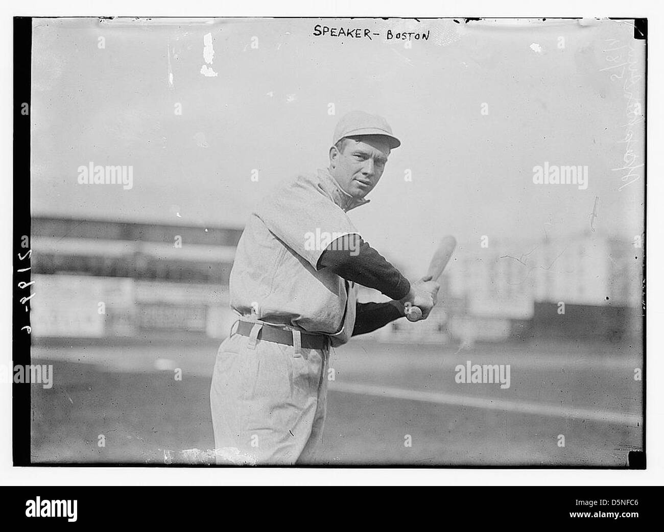 Un ritratto vintage di Tris Speaker, giocatore di baseball della Hall of Fame, preso negli anni '1910 L'immagine mostra Speaker nella sua uniforme dei Boston Red Sox a Hilltop Park. Foto Stock