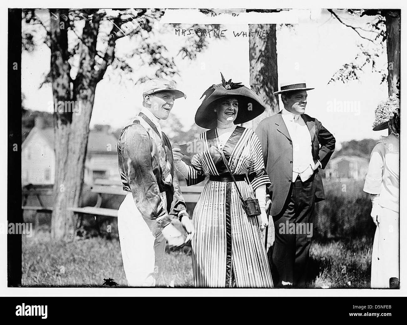 Questa fotografia mostra Helen Hay Whitney, nota anche come Mrs. Payne Whitney, una poetessa americana, filantropa e allevatrice di purosangue, catturata negli anni '1910 Foto Stock