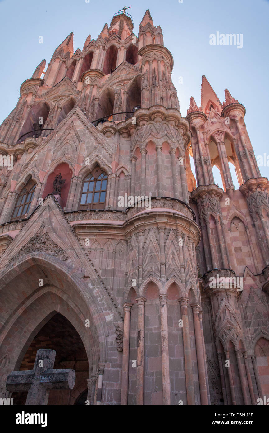 Parroquia de San Miguel Arcangel, costruito nel 1683, sorge nel centro della città coloniale di San Miguel De Allende, Guanajuato Foto Stock