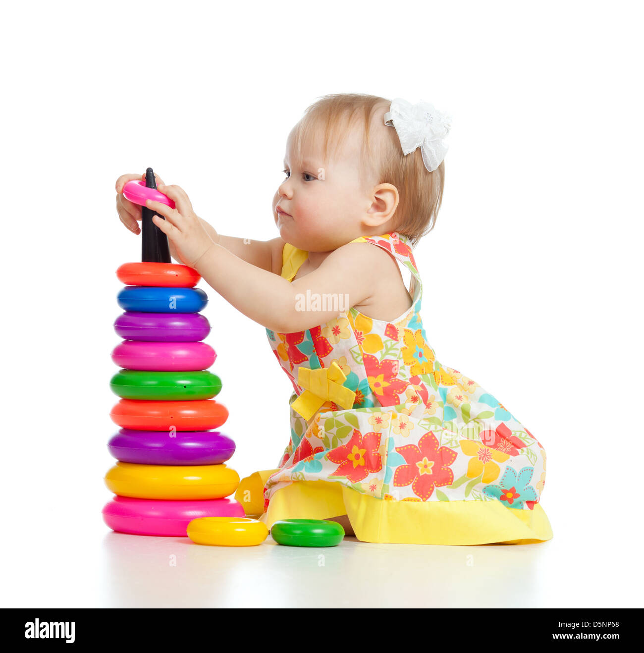 Graziosa bambina a giocare con i colori del giocattolo Foto Stock