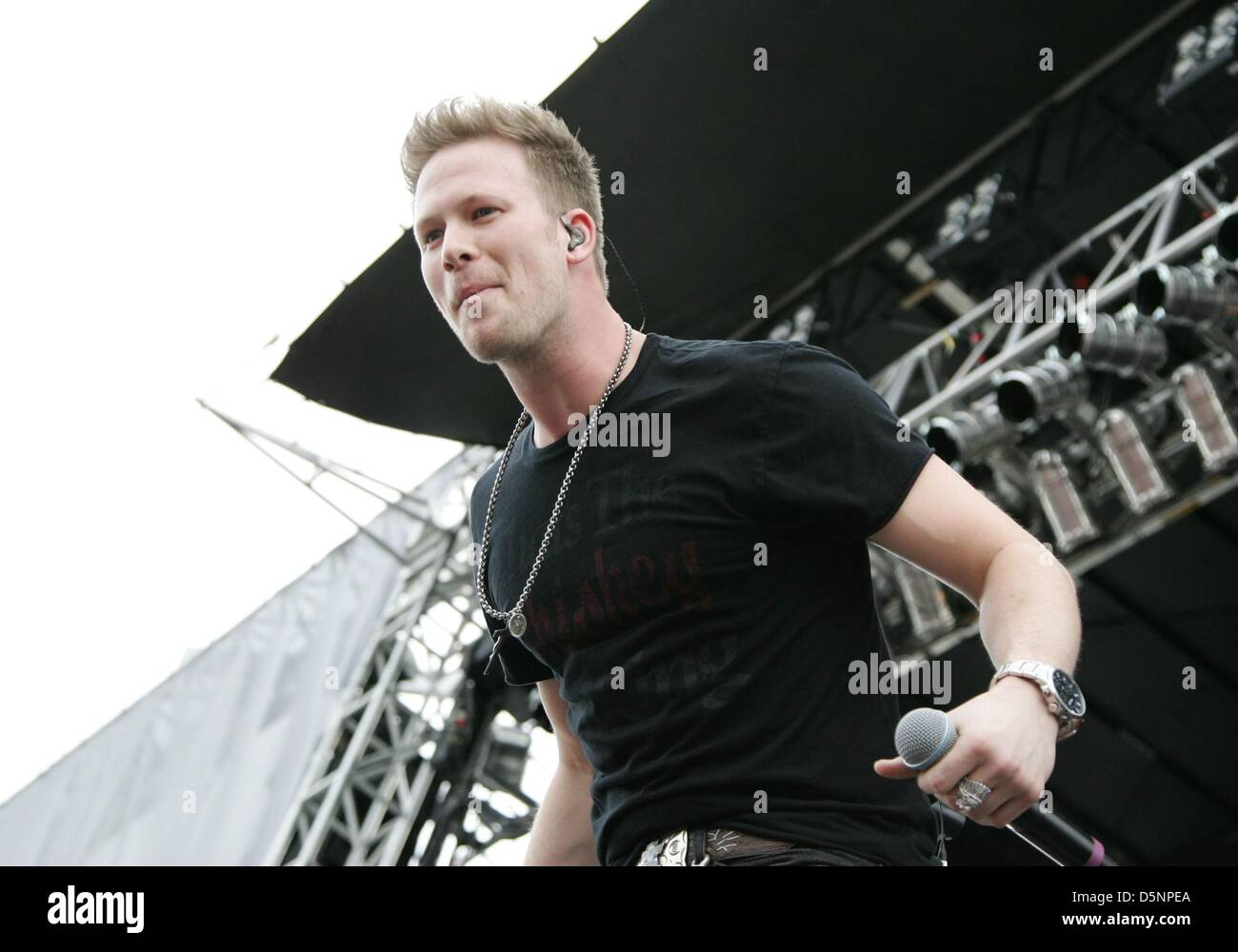 Brian Kelley della Georgia Florida linea sul palco per ACM Experience - Partito per una causa Festival - Ven concerto, l'Orleans Hotel and Casino Las Vegas NV, Aprile 5, 2013. Foto di: James Atoa/Everett Collection Foto Stock