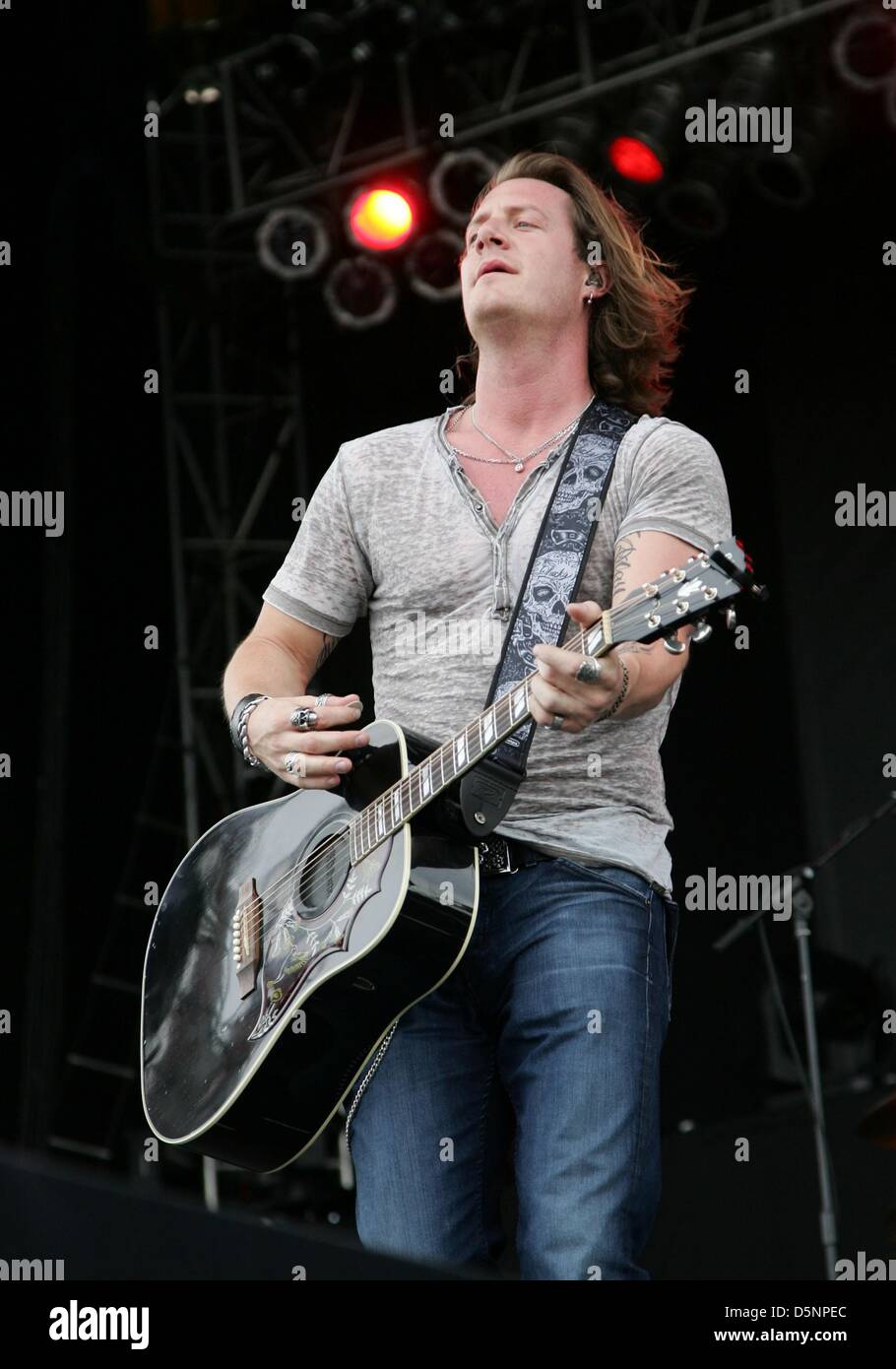 Tyler Hubbard di Georgia Florida linea sul palco per ACM Experience - Partito per una causa Festival - Ven concerto, l'Orleans Hotel and Casino Las Vegas NV, Aprile 5, 2013. Foto di: James Atoa/Everett Collection Foto Stock