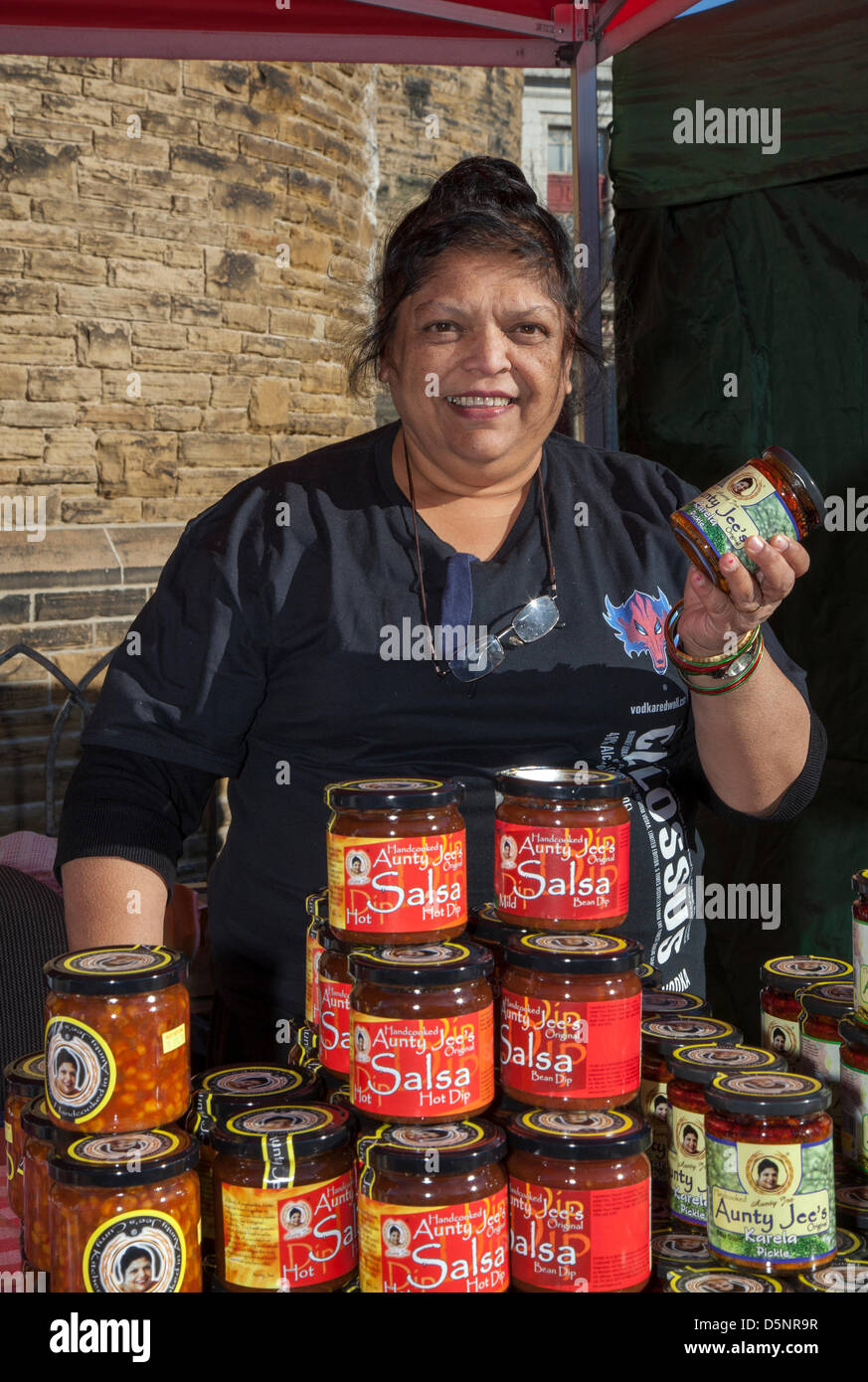 Blackpool, Lancashire, Regno Unito. Il 6 aprile 2013. Il grande Blackpool Chili Festival nella bella rivisitata St Johns Square, punto di riferimento di un evento organizzato da Chili Fest UK. Il luogo di ritrovo dei proprietari offerta di Blackpool sono desiderosi di rendere Blackpool Chili Festival una delle sue principali attrazioni durante la stagione turistica. Credito: Mar fotografico / Alamy Live News Foto Stock