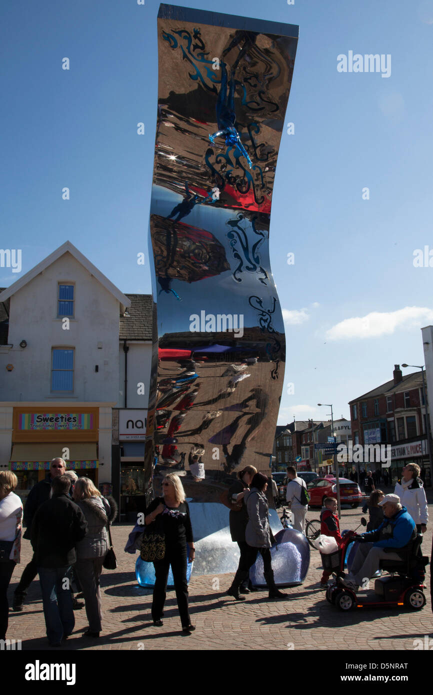 Blackpool, Lancashire, Regno Unito. Il 6 aprile 2013. La folla e i visitatori del grande Blackpool Chili Festival nella bella rivisitata St Johns Square, punto di riferimento di un evento organizzato da Chili Fest UK. Il luogo di ritrovo dei proprietari offerta di Blackpool sono desiderosi di rendere Blackpool Chili Festival una delle sue principali attrazioni durante la stagione turistica. Credito: Mar fotografico / Alamy Live News Foto Stock