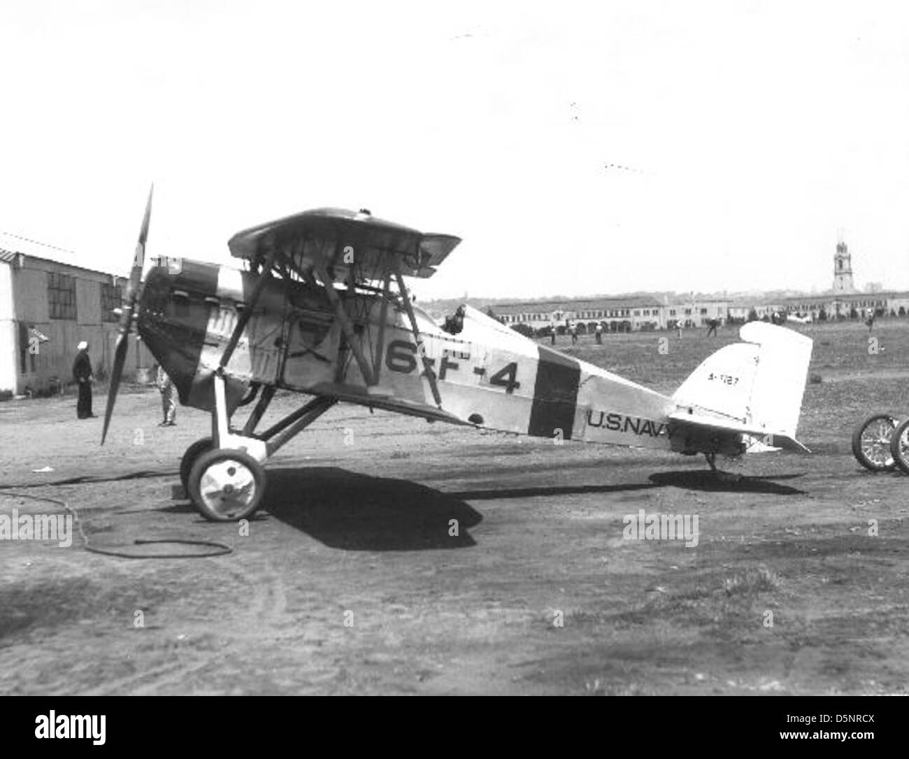 Questo identificatore si riferisce a un aeromobile specifico o a un artefatto presente nella collezione del San Diego Air and Space Museum. L'oggetto fa parte degli ampi archivi del museo, contribuendo alla conservazione e allo studio della storia dell'aviazione. Foto Stock
