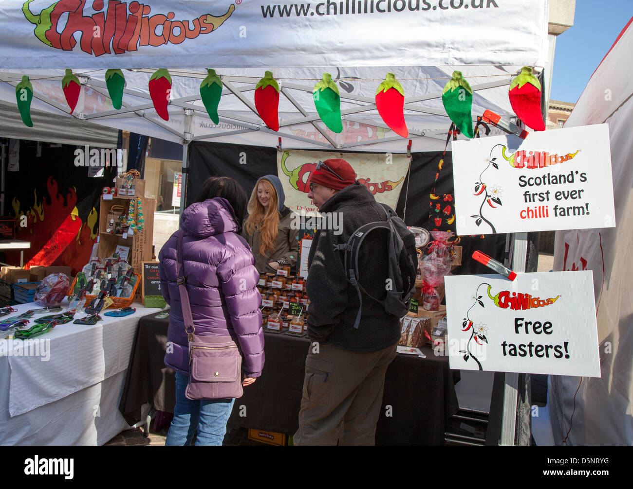 Blackpool, Lancashire, Regno Unito sabato 6 aprile 2013. Peperoncino scozzese stallo a grande Blackpool Chili Festival nella bella rivisitata St Johns Square, punto di riferimento di un evento organizzato da Chili Fest UK. Il luogo di ritrovo dei proprietari offerta di Blackpool sono desiderosi di rendere Blackpool Chili Festival una delle sue principali attrazioni durante la stagione turistica. Foto Stock