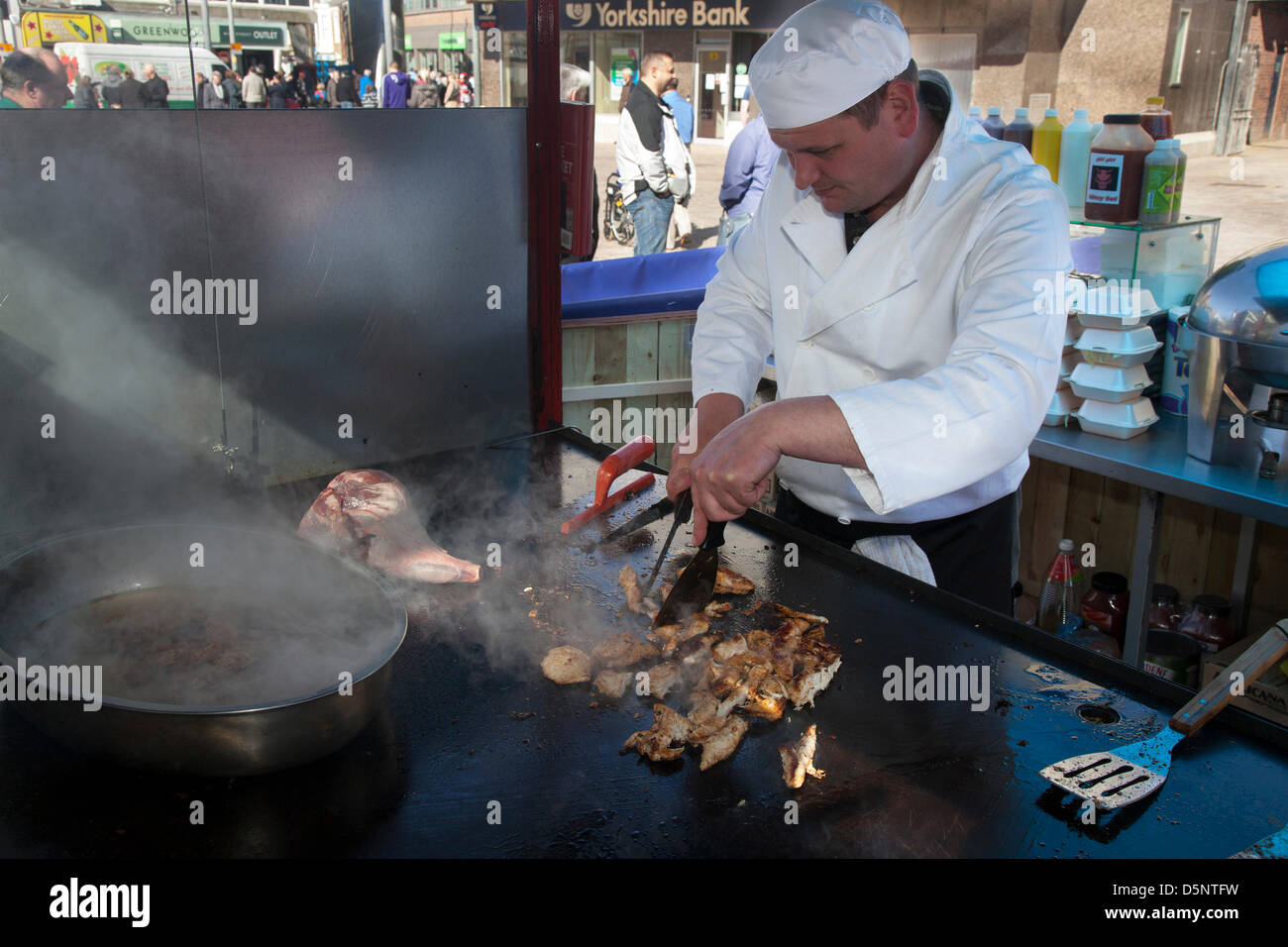 Craig Lawson catering, 38 cucina barbecue Street food Piri Piri Take-away pollo al Great Blackpool Chili Festival nella bellissima rinnovata St Johns Square, un evento di riferimento organizzato dal Chili Fest UK. Foto Stock