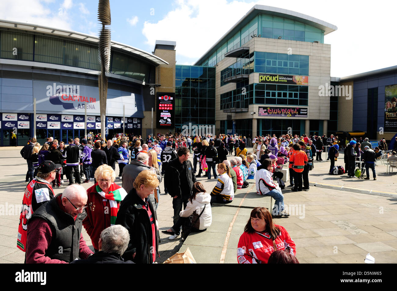 Nottingham, Regno Unito. Il 6 aprile 2013. Il Rapid Solictors elite Ice Hockey League play-off inizia oggi presso il National Ice Center.quattro squadre giocare oggi con due andando in domenica finale.Nottingham Panthers giocare a Cardiff Devils prima e successivamente Coventry Blaze prese su Belfast Giants.L'evento annuale è ora in dieci anni. Credito: Ian Francesco / Alamy Live News Foto Stock