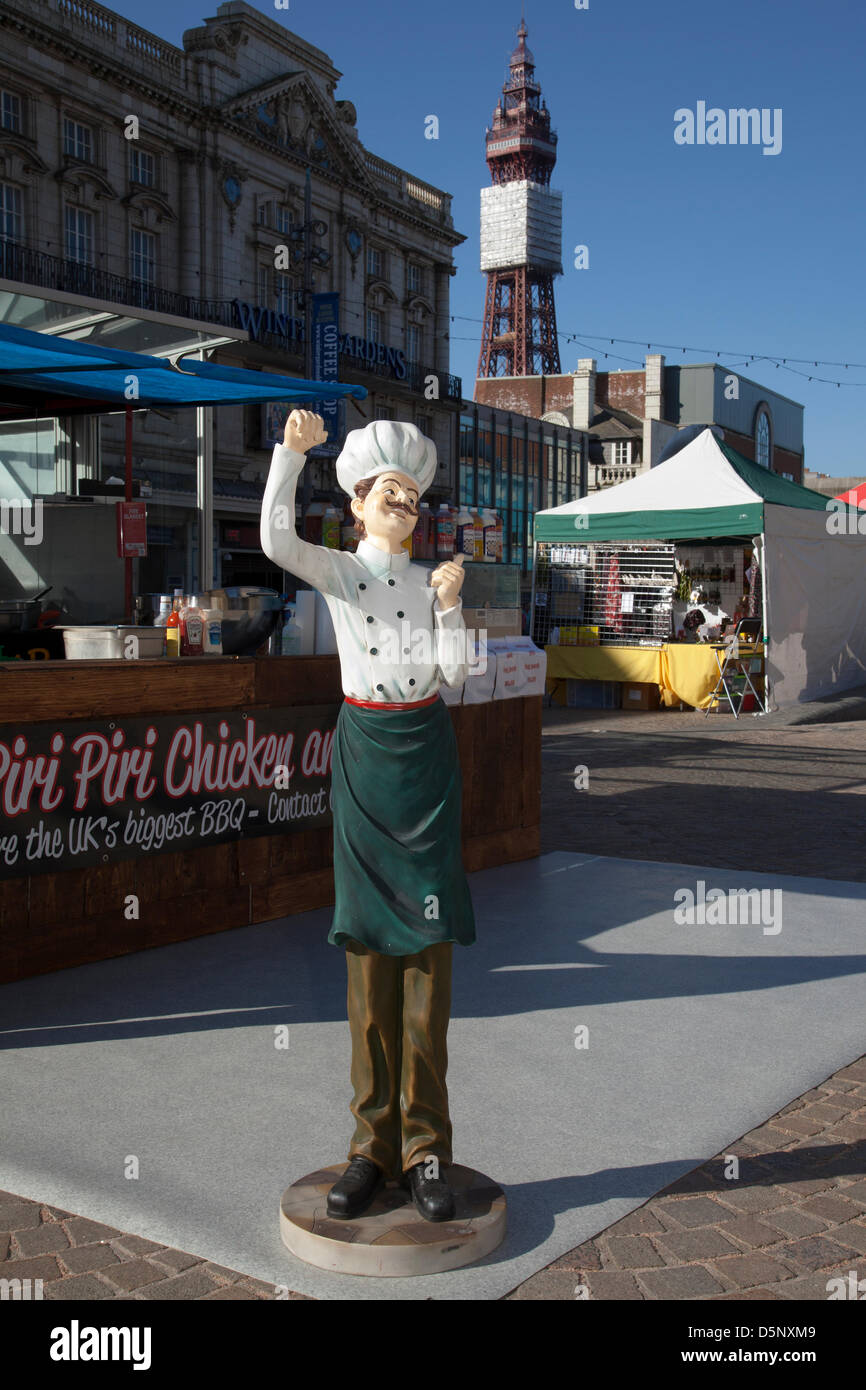 Piazza di cedro, Blackpool, Lancashire, Regno Unito sabato 6 aprile 2013. Piri Piri pollo BBQ in stallo il primo grande Blackpool Chili Festival nella bella rivisitata St Johns Square, punto di riferimento di un evento organizzato da Chili Fest UK. Foto Stock