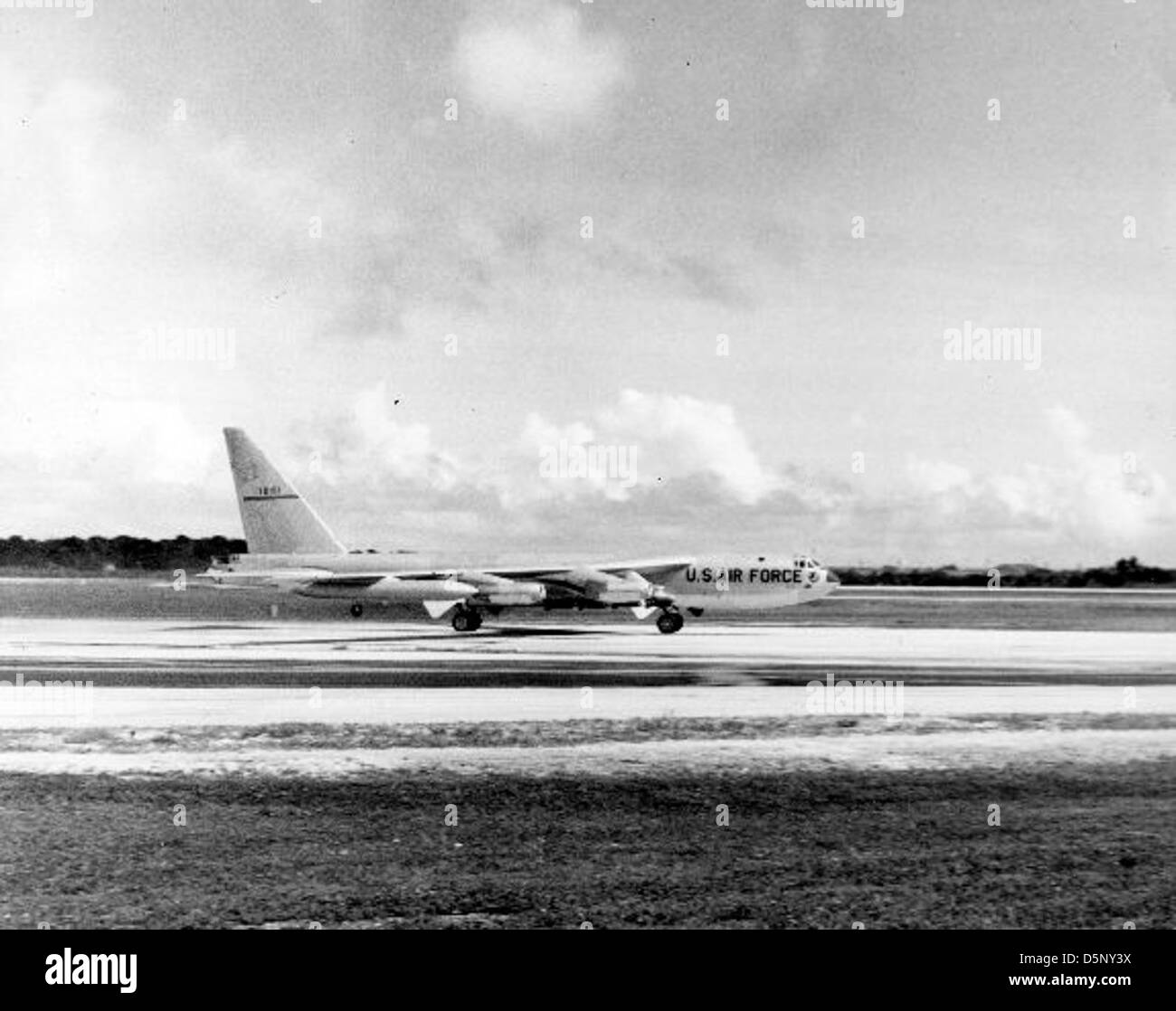Il Boeing B-52 Stratofortress è un bombardiere strategico a lungo raggio, subsonico, motorizzato da jet, progettato e prodotto dalla Boeing per la United States Air Force, in grado di trasportare armi nucleari e convenzionali. Foto Stock